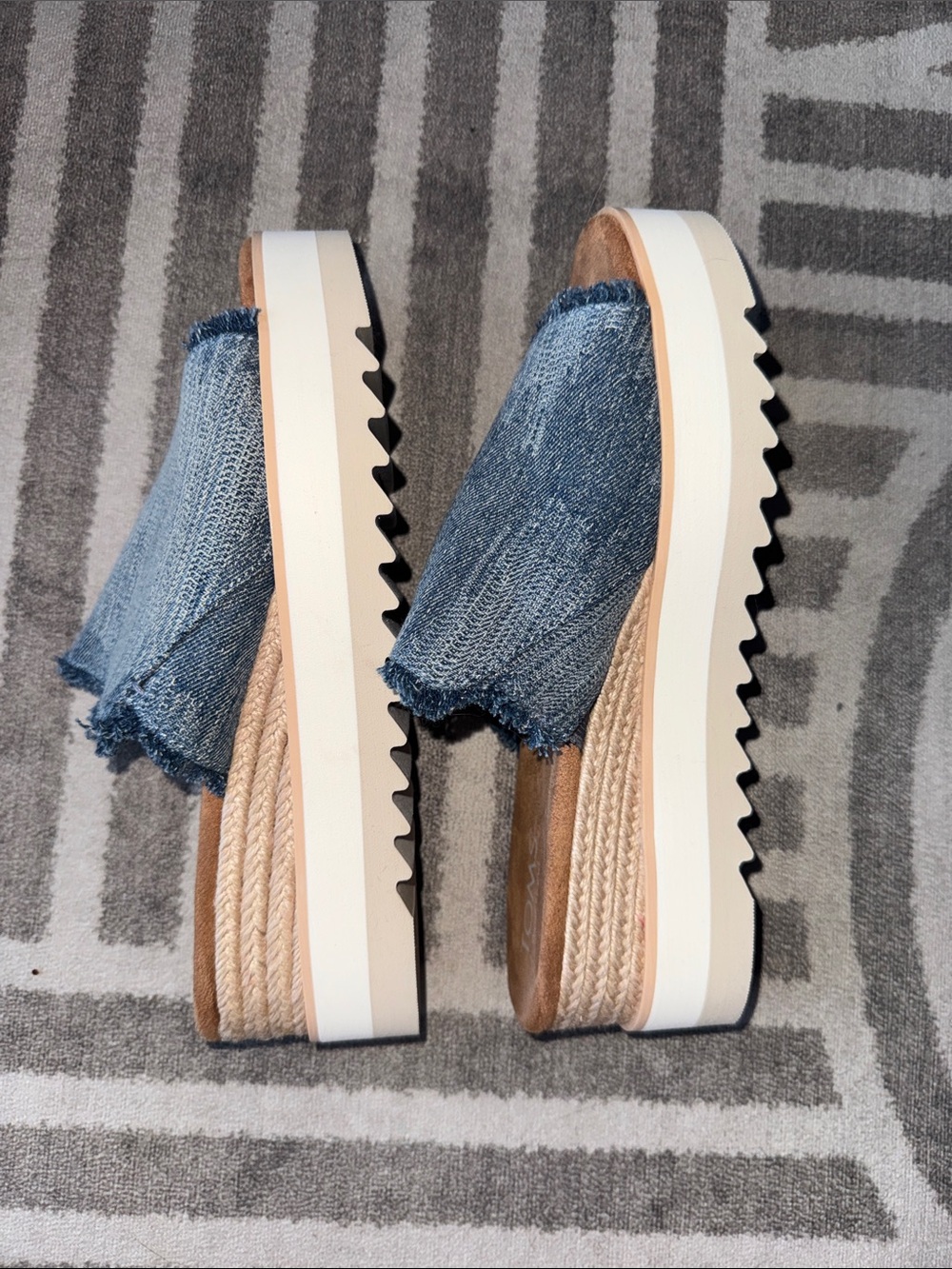 TOMS Denim Frayed Slide Mules in Light Blue - Picture 4 of 4